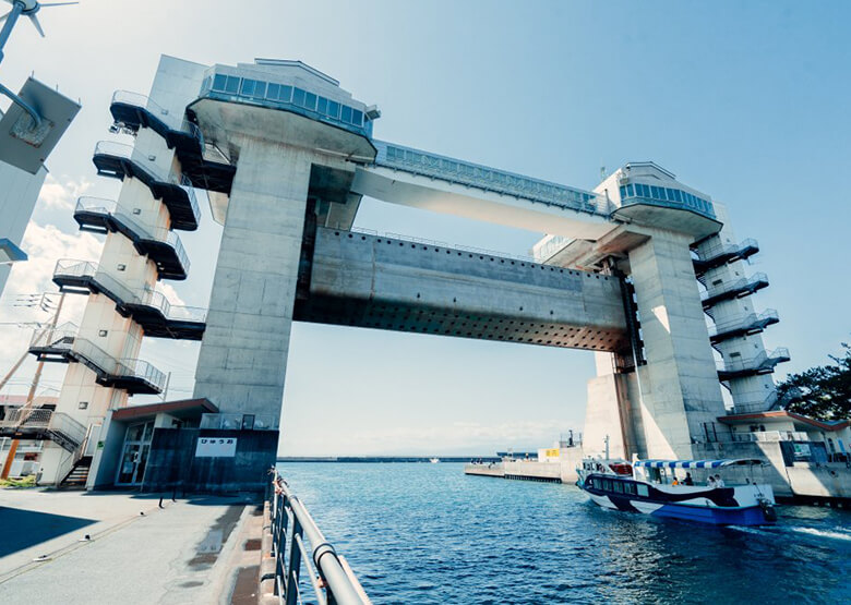 沼津港大型展望水門 びゅうお